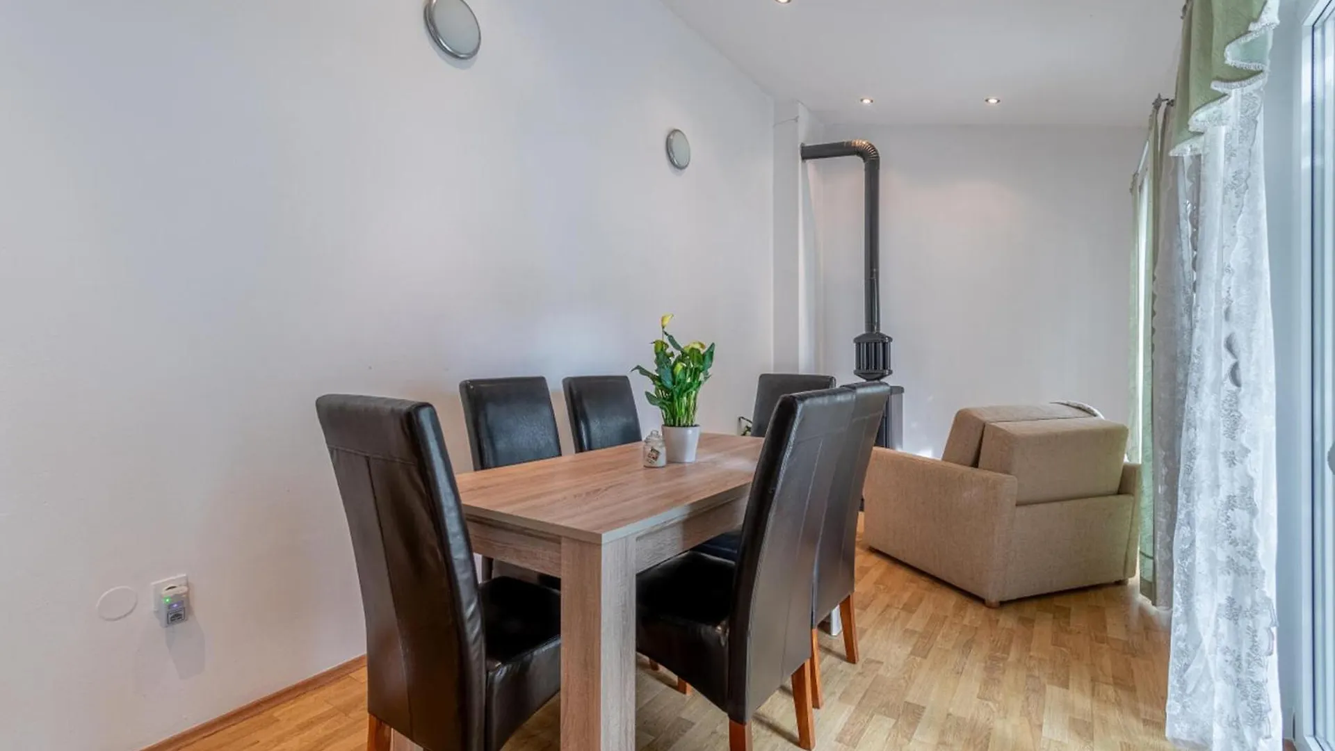 3 Bedroom Cozy Home In Zminj