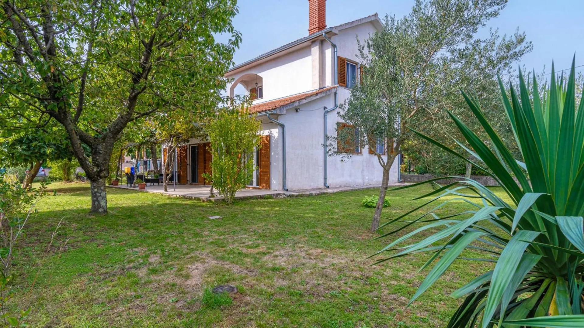 3 Bedroom Cozy Home In Zminj Holiday home